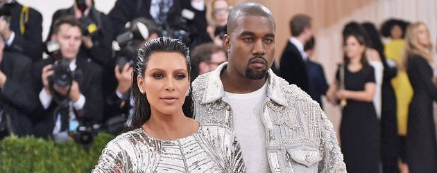 Kim Kardashian und Kanye West bei der MET-Gala in New York Kim Kardashian und Kanye West bei der MET-Gala in New York