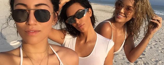 Kim Kardashian (Mitte) im Mexiko-Urlaub Kim Kardashian (Mitte) im Mexiko-Urlaub