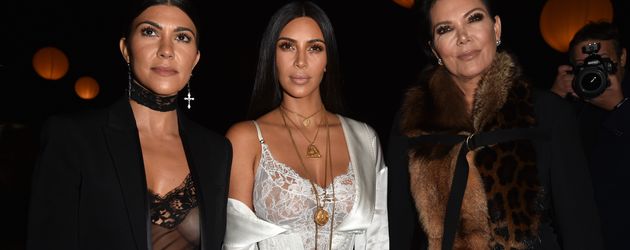 Kourtney Kardashian, Kim Kardashian und Kris Jenner vor dem Raubüberfall in Paris Kourtney Kardashian, Kim Kardashian und Kris Jenner vor dem Raubüberfall in Paris