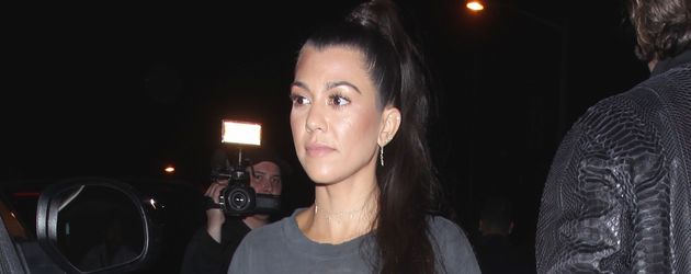 Kourtney Kardashian beim Verlassen des Restaurants "Catch" in L.A. Kourtney Kardashian beim Verlassen des Restaurants "Catch" in L.A.