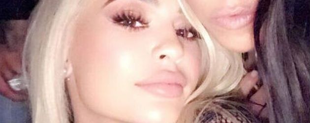 Kylie Jenner und Kourtney Kardashian auf der Geburtstagsparty von Schwester Kendall Kylie Jenner und Kourtney Kardashian auf der Geburtstagsparty von Schwester Kendall