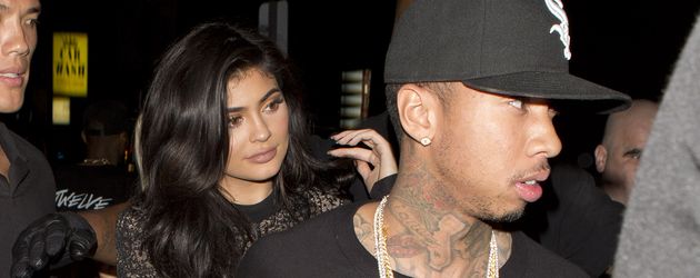 Kylie Jenner und Tyga vor dem "The Nice Guy"-Club in West Hollywood Kylie Jenner und Tyga vor dem "The Nice Guy"-Club in West Hollywood