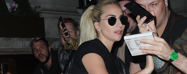 Lada GaGa mit Fans in London Lada GaGa mit Fans in London