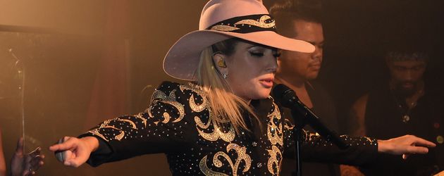 Lady GaGa bei einem Auftritt in Nashville im Oktober 2016 Lady GaGa bei einem Auftritt in Nashville im Oktober 2016