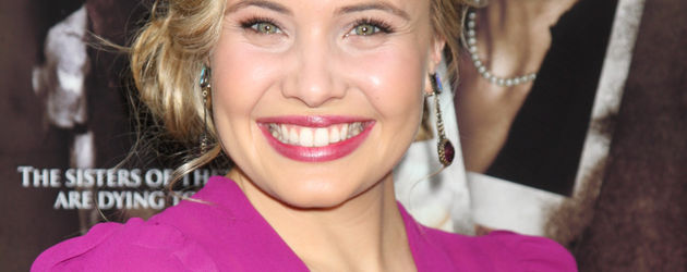 Leah Pipes Leah Pipes