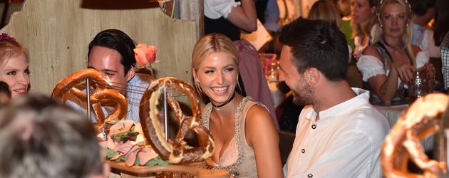 Lena Gercke und Kilian Müller-Wohlfahrt auf der Wiesn 2016 Lena Gercke und Kilian Müller-Wohlfahrt auf der Wiesn 2016