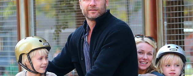Liev Schreiber und Naomi Watts mit ihren beiden Söhnen unterwegs in New York Liev Schreiber und Naomi Watts mit ihren beiden Söhnen unterwegs in New York