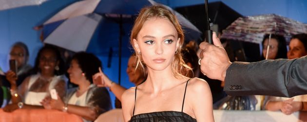 Lily-Rose Depp posiert auf dem roten Teppich Lily-Rose Depp posiert auf dem roten Teppich