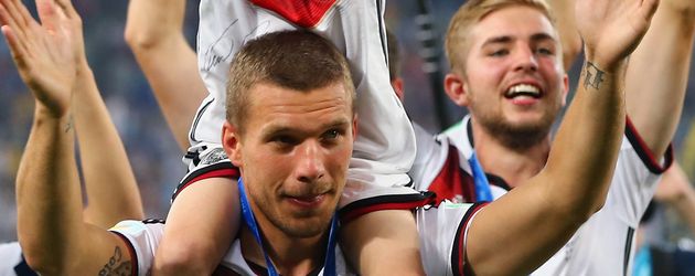Lukas Podolski mit Sohn Louis Lukas Podolski mit Sohn Louis