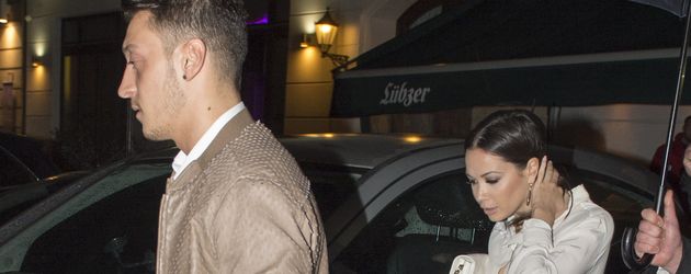 Mandy und Mesut turteln in Berlin im November 2015 Mandy und Mesut turteln in Berlin im November 2015