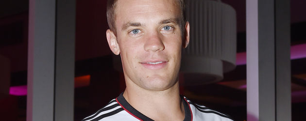 Manuel Neuer mit dem WM-Pokal Manuel Neuer mit dem WM-Pokal