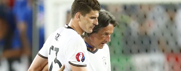 Mario Gomez beim Deutschlandspiel gegen Italien bei der Fussball-EM 2016 Mario Gomez beim Deutschlandspiel gegen Italien bei der Fussball-EM 2016