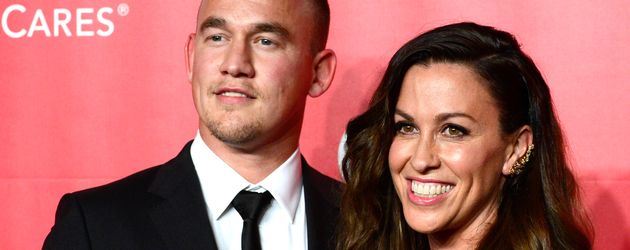 Mario Treadway und Alanis Morissette bei der "MusiCares Person Of The Year"-Gala Mario Treadway und Alanis Morissette bei der "MusiCares Person Of The Year"-Gala