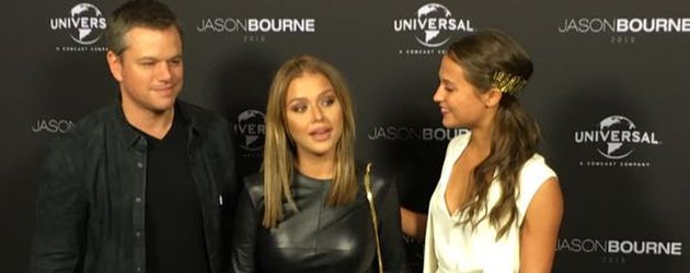 Matt Damon, Kim Gloss und Alicia Vikander im Juli 2016 Matt Damon, Kim Gloss und Alicia Vikander im Juli 2016