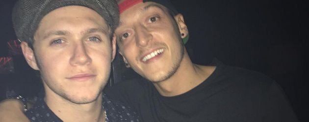 Fußballer Mesut Özil und Sänger Niall Horan Fußballer Mesut Özil und Sänger Niall Horan