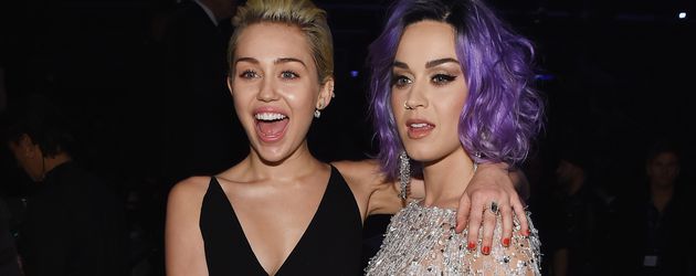 Miley Cyrus und Katy Perry bei den Grammys 2015 Miley Cyrus und Katy Perry bei den Grammys 2015