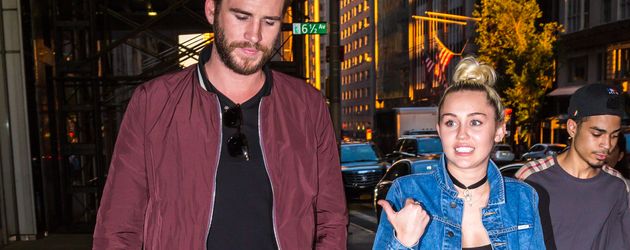 Liam Hemsworth und Miley Cyrus nach einem romantischen Dinner in New York Liam Hemsworth und Miley Cyrus nach einem romantischen Dinner in New York