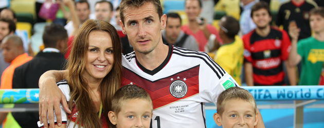 Miroslav Klose mit einer Familie bei der der WM 2014 Miroslav Klose mit einer Familie bei der der WM 2014
