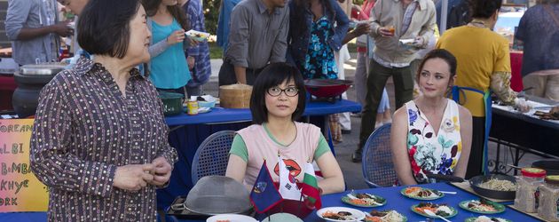 GG-Figuren Mrs. Kim (Emily Kuroda), Lane (Keiko Agena) und Rory (Alexis Bledel) GG-Figuren Mrs. Kim (Emily Kuroda), Lane (Keiko Agena) und Rory (Alexis Bledel)