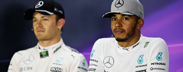 Nico Rosberg und Lewis Hamilton nach dem Formel 1-Rennen in Singapur Nico Rosberg und Lewis Hamilton nach dem Formel 1-Rennen in Singapur