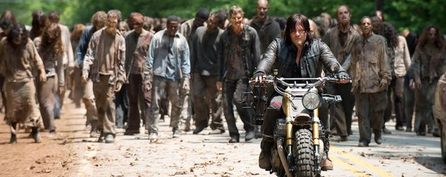 Norman Reedus führt eine Zombimeute bei "The Walking Dead" an Norman Reedus führt eine Zombimeute bei "The Walking Dead" an