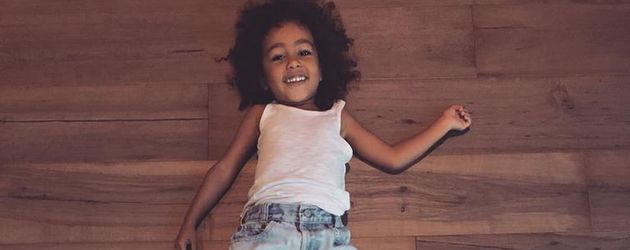 North West mit Kims Stiefeln North West mit Kims Stiefeln