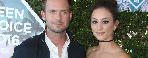 Patrick J. Adams und Troian Bellisario bei den Teen Choice Awards 2016 Patrick J. Adams und Troian Bellisario bei den Teen Choice Awards 2016