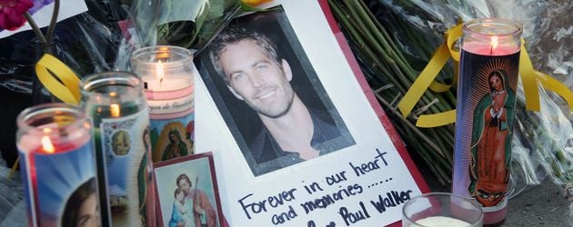 Paul Walker Gedenkstätte am Unfallort 2013 Paul Walker Gedenkstätte am Unfallort 2013