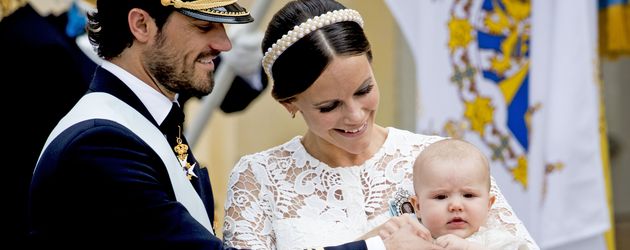 Prinz Carl Philip von Schweden mit seiner Frau Sofia und Söhnchen Alexander Prinz Carl Philip von Schweden mit seiner Frau Sofia und Söhnchen Alexander