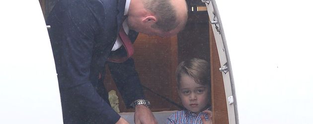 Prinz William und Prinz George am Flughafen in Warschau Prinz William und Prinz George am Flughafen in Warschau