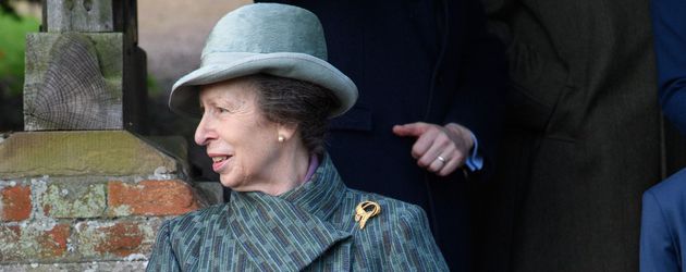 Ein Glück! Die Queen (90) ist nach Krankheit wieder fit! | Promiflash.de