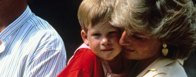 Prinzessin Diana mit ihrem Sohn Harry Prinzessin Diana mit ihrem Sohn Harry