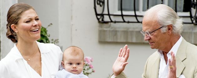 Prinzessin Victoria von Schweden, Prinz Oscar von Schweden und König Carl Gustaf auf Öland Prinzessin Victoria von Schweden, Prinz Oscar von Schweden und König Carl Gustaf auf Öland