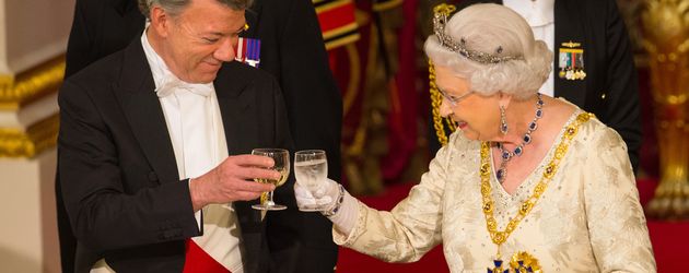 Queen Elizabeth II. und Juan Manuel Santos beim Staatsbankett im Buckingham Palace Queen Elizabeth II. und Juan Manuel Santos beim Staatsbankett im Buckingham Palace