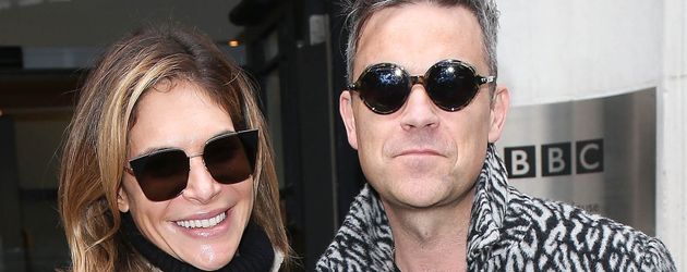 Robbie Williams und Ehefrau Ayda Field im November 2016 vor dem Gebäude eines Radiosenders in London Robbie Williams und Ehefrau Ayda Field im November 2016 vor dem Gebäude eines Radiosenders in London