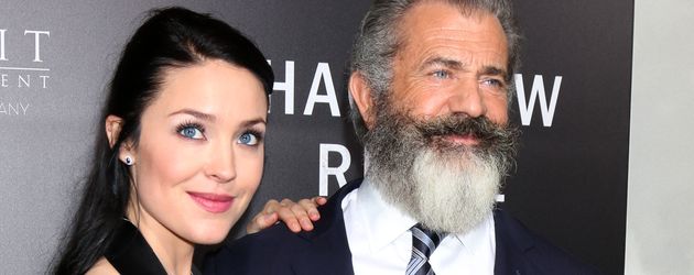 Rosalind Ross und Mel Gibson im Oktober 2016 bei einer Filmpremiere in Los Angeles. Rosalind Ross und Mel Gibson im Oktober 2016 bei einer Filmpremiere in Los Angeles.