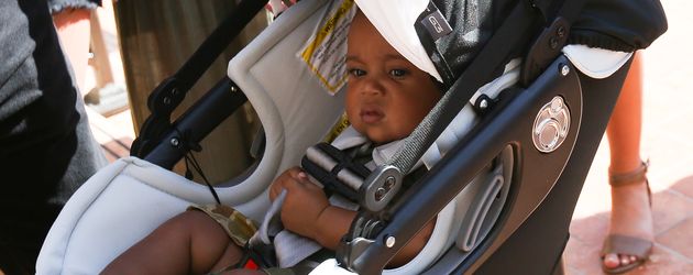 Saint West im Buggy in La Jolla Saint West im Buggy in La Jolla