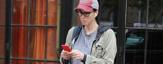 Sarah Silverman beim Verlassen des "Bowery"-Hotels in New York Sarah Silverman beim Verlassen des "Bowery"-Hotels in New York