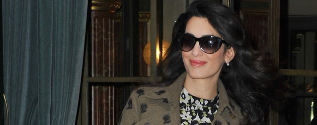 Schwangere Amal Clooney in Pairs Schwangere Amal Clooney in Pairs