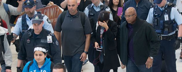 Selena Gomez am Flughafen in Sydney Selena Gomez am Flughafen in Sydney