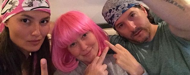 Shannen Doherty (Mitte) mit einer Freundin und ihrem Ehemann Kurt Iswarienko Shannen Doherty (Mitte) mit einer Freundin und ihrem Ehemann Kurt Iswarienko