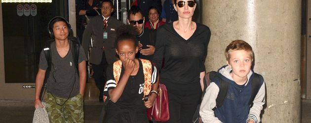 Angelina Jolie mit Shiloh, Zahara, Pax Thien und Maddox Angelina Jolie mit Shiloh, Zahara, Pax Thien und Maddox