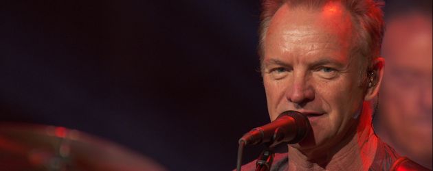 Sting bei seinem Konzert im wiedereröffneten Bataclan in Paris im November 2016 Sting bei seinem Konzert im wiedereröffneten Bataclan in Paris im November 2016