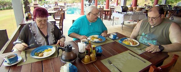 Stups, Lutz und Ingo beim Essen in Thailand Stups, Lutz und Ingo beim Essen in Thailand
