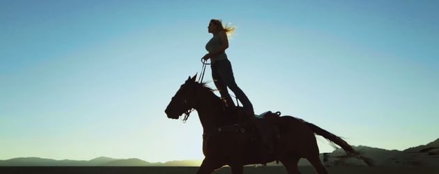 Szenen aus Musikvideos von Calvin Harris und Taylor Swift Szenen aus Musikvideos von Calvin Harris und Taylor Swift