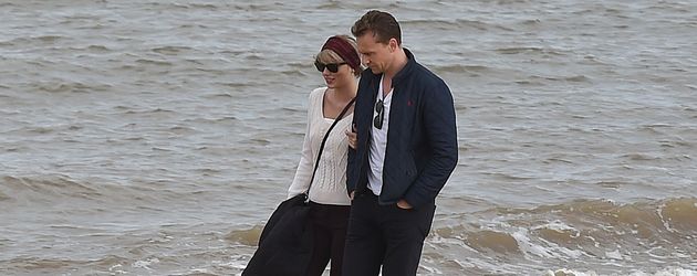 Taylor Swift und Tom Hiddleston am Strand nahe Lowestoft Taylor Swift und Tom Hiddleston am Strand nahe Lowestoft