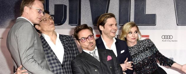 Daniel Brühl, Robert Downey Junior, Emily VanCamp, Anthony Russo und Paul Bettany Daniel Brühl, Robert Downey Junior, Emily VanCamp, Anthony Russo und Paul Bettany