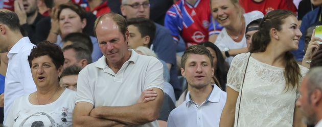 Thomas Müllers Familie beim Bundesligaspiel FC Bayern München gegen Hamburger SV Thomas Müllers Familie beim Bundesligaspiel FC Bayern München gegen Hamburger SV