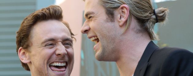 Tom Hiddleston und Chris Hemsworth (r.) bei dem "The Avangers"-Fototermin in Rom Tom Hiddleston und Chris Hemsworth (r.) bei dem "The Avangers"-Fototermin in Rom