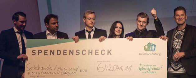 Toni Kroos während seiner Spenden-Gala Toni Kroos während seiner Spenden-Gala